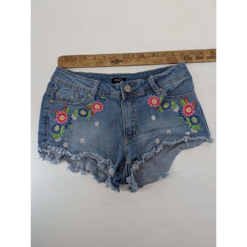 Rue 21 Curvy Jean Shorts Women 6 Distressed Raw Hem Floral Embroidered Boho Fray - Picture 5 of 9